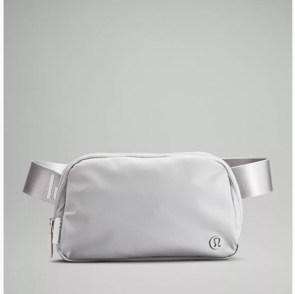 NEW Lululemon Everywhere Belt Bag - Picture 1 of 10